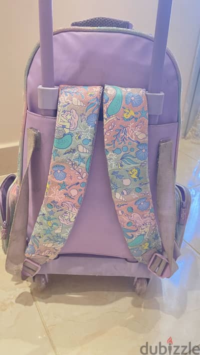 شنطة مدرسية و لإنش باج smiggle