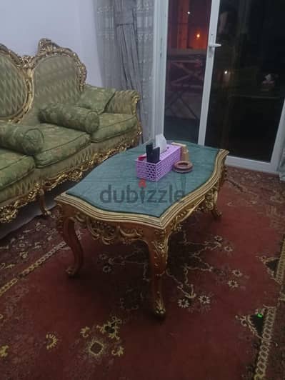 صالون للبيع