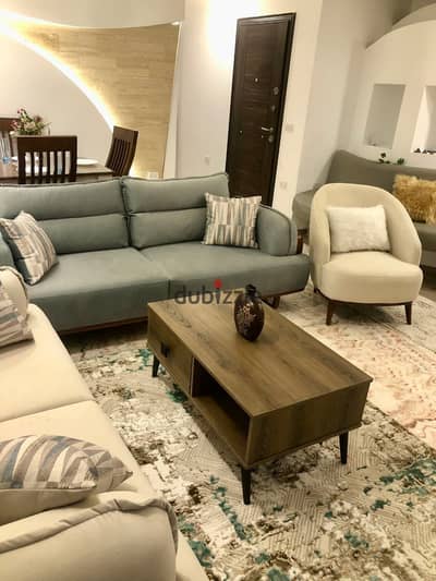 Furnished studio for rent, ground floor, first neighborhood, near the downtown area.
