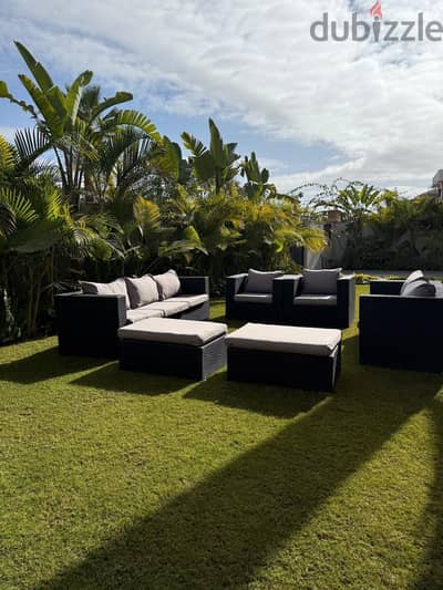 Modern 7-Piece Outdoor Wicker Patio Lounge Set – Excellent Condition Modern 7-Piece Outdoor Wicker Patio Lounge Set – Excellent Condition