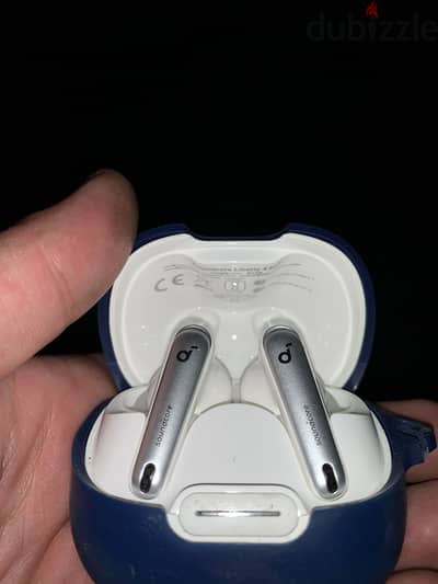 Earbuds anker liberty 4 كالجديدة