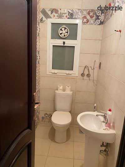 Available for sale in Madinaty for those who love spacious areas: a 211 sq m, 3-bedroom apartment in the best phase of Madinaty, B1.
