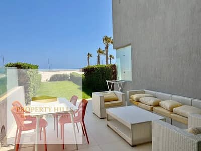 Next to Marassi, a fully finished penthouse apartment is available immediately in a prime location on the coast with a stunning view. It has 4 bedroom