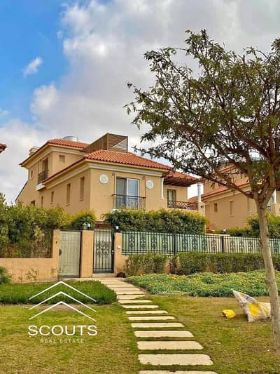 فيلا للبيع في كمبوند هايد بارك القاهره الجديده  بالسعر القديم تقسيط علي 10 سنوات بفيو مميز علي واجهتين دقايق من الجولدن سكوير والجامعه الامريكيه Auc
