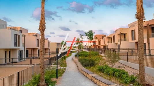 فيلا للبيع تاون هاوس استلم فوري ميديل كمبوند سوديك ايست sodic east مدخل ٣ الشروق مدينه الشروق بجوار نيو جيزة