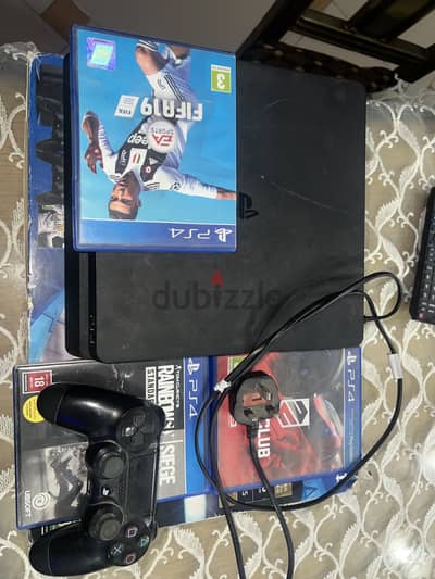 Ps4 slim 1tb excellent condition بلايستيشن ٤ سليم