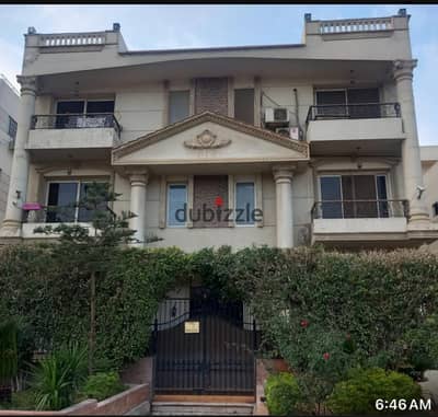Villa directly on South 90th Street 1650m for sale in new cairo
