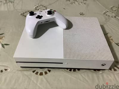 x box one s 1t وارد السويد  بحالة ممتازة