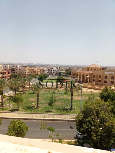 شقة للبيع في مدينة العبور الحي الخامس فيلات أرقى وأميز أحياء مدينة العبور حي راقي وهادي شقة بالقرب من مستشفى فريد حبيب ومسجد رياض الصالحين