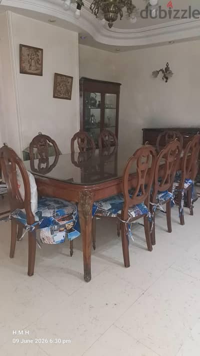 full classic dinning room