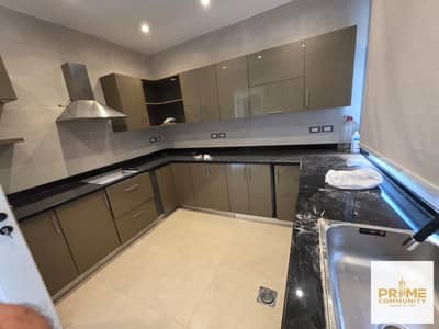 An exceptional deal: a townhouse in the "Kayan" compound—located within the "Grand Heights" complex—featuring installed kitchen cabinetry and air cond