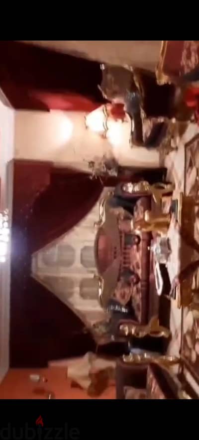 ​للبيع طقم كنب كلاسيك فخم خشب زان أصلي