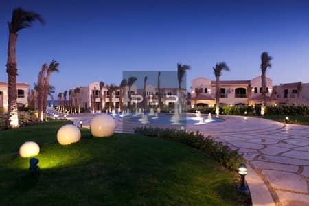 شاليه للبيع علي البحر مباشره  جاهز للمعاينه متشطب بالكامل بالتكيفات  في لافيستا باي  LA VISTA bay - north cost