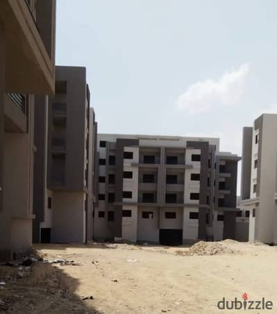 فيلا كمبوند سكوير مدينه الشروق خلف الجامعه البريطانيه وبجوار كمبوند لافيستا
