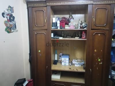 مكتبه ملحق بيها ضرب للملابس