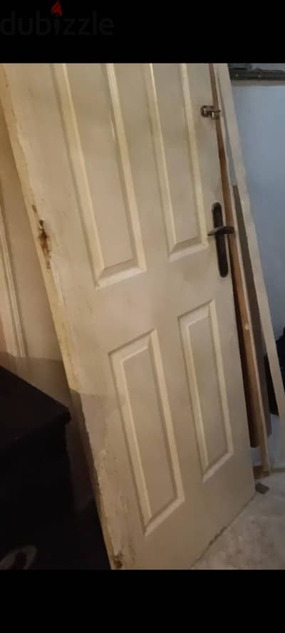 باب غرفه مستعمل بحالة جيدة