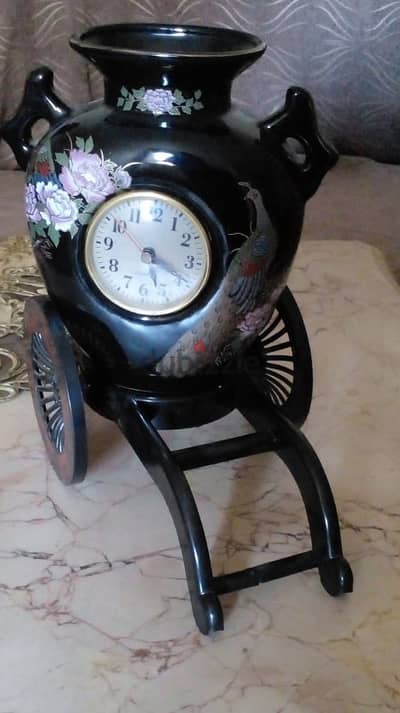 فازة ساعة ديكور سيراميك أسود على عربة - جديدة بالكرتونة