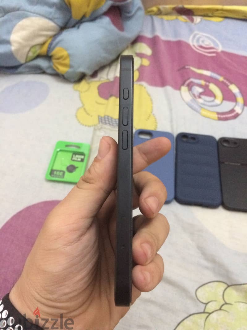 Apple - iPhone 16e 3