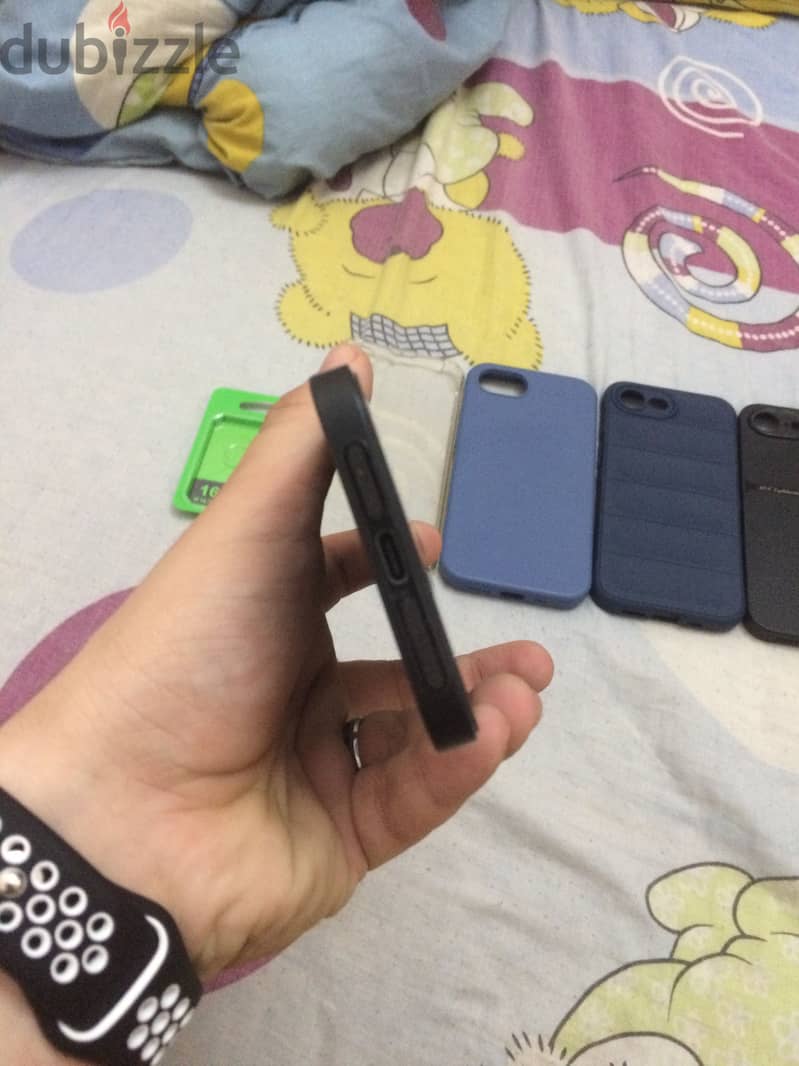 Apple - iPhone 16e 5