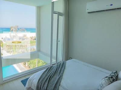 بأقل سعر فى الماركت  فيو دايركت على pool  شالية للبيع متشطب فى seashore راس الحكمة