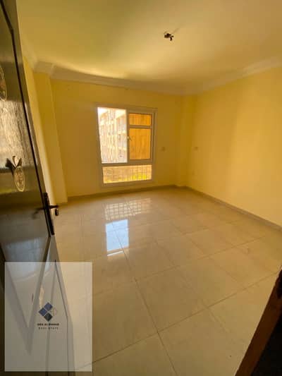 Apartment for rent in Madinaty compound, New Cairo, for immediate housing, area 96 consists of 2 bedrooms + bathroom with direct view of green areas.