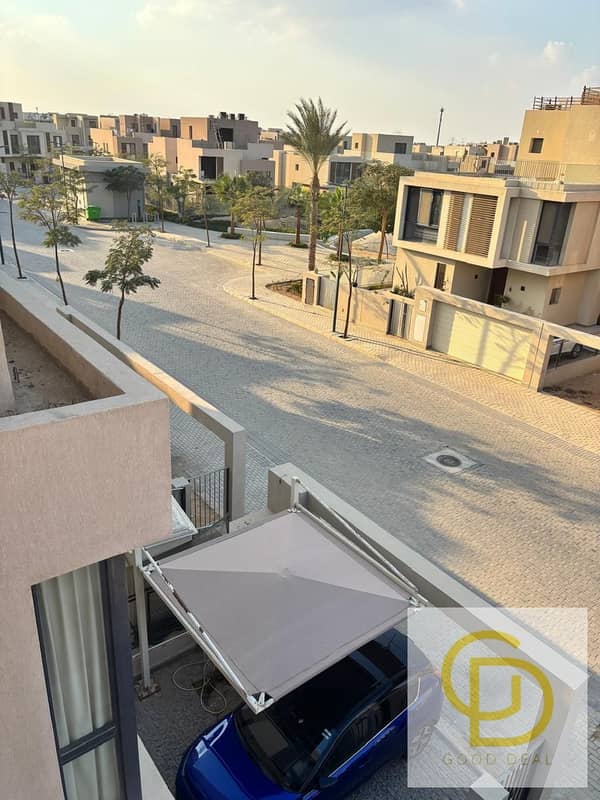 فيلا تاون هاوس 234م للبيع في سوديك إيست SODIC East شاملة اشتراك النادي أرض 270م بجاردن 100م  تشطيب هاي سوبر لوكس بالتكييفات والمطبخ السعر قابل للتفاوض