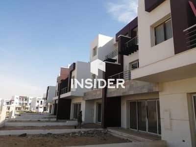 تاون هاوس ميديل جاهز للتسليم للبيع في هايد بارك (جاردن فيلا) - المجموعة 22 (Cluster 22).