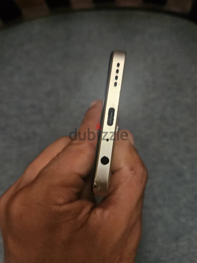 Realme 11 4