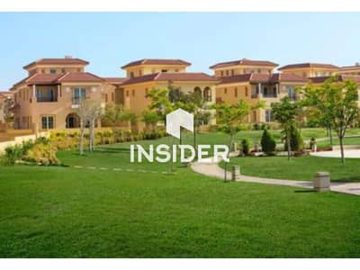 شقة دوبلكس مع روف للبيع في مجمع "هايد بارك جاردن ريزيدنس" - القاهرة الجديدة؛ موقع متميز للغاية.