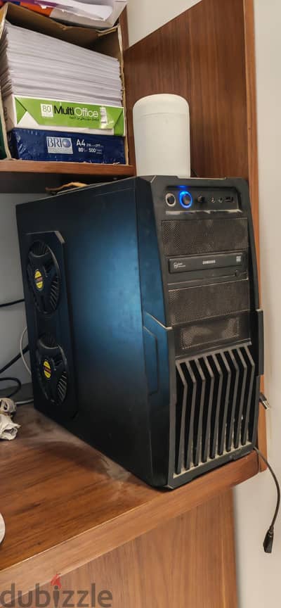 CPU كيسة كمبيوتر كاملة على التشغيل CPU كيسة كمبيوتر كاملة على التشغيل