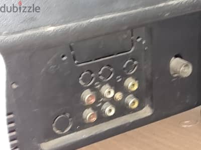 تلفزيون قديم بحالة جيدة