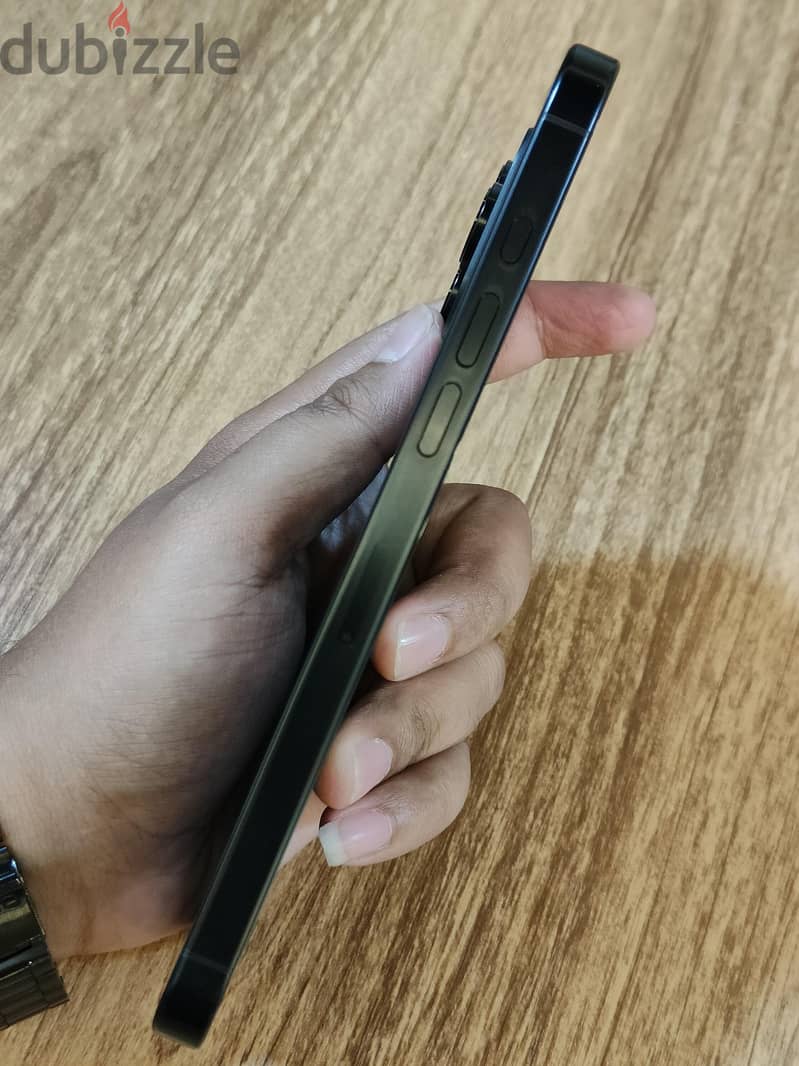 iPhone 16 Pro Max 4