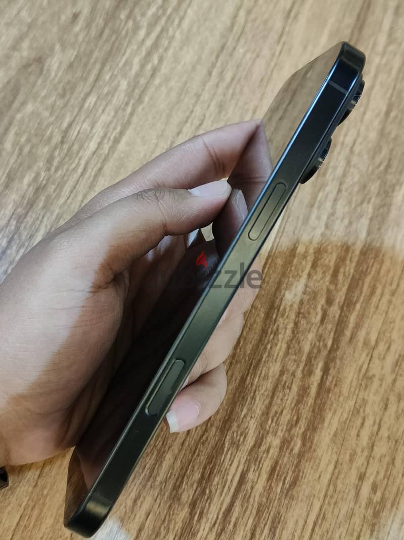 iPhone 16 Pro Max 5