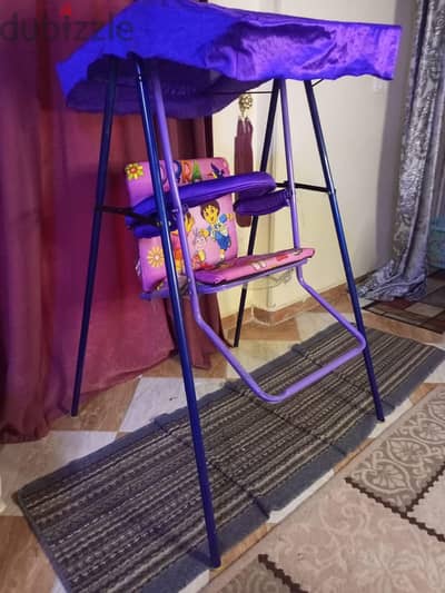 للبيع مرجيحة أطفال بحالة ممتازة