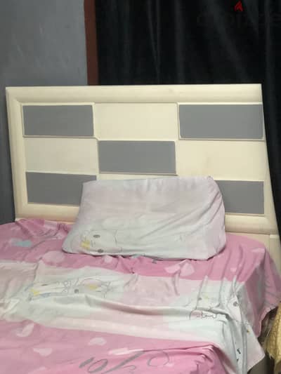 سرير مقاس ١٢٠سم