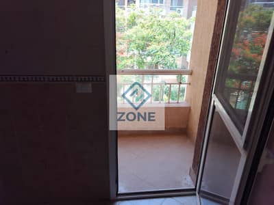 Apartment for rent in Madinaty, 165 square meters, 3 bedrooms, 3 bathrooms, garden view, near the mosque and services, B11
