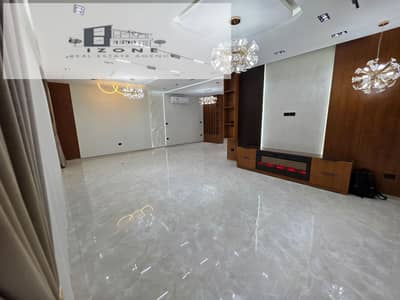 شقة للإيجار في Lake View Residence القاهرة الجديدة 268م 4 غرف نوم و4 حمامات بالدور الثاني مطبخ بالأجهزة وتكييفات موقع مميز جاهزة للسكن