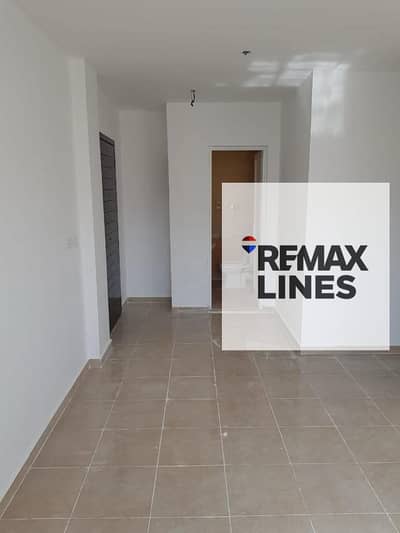 Apartment for sale in my city B6, 89 square meters, smart model in an exceptional location, overlooking the services directly, first floor, eastern sea view, 2 bedrooms and 2 bathrooms, excellent finishing, investment opportunity or residence.