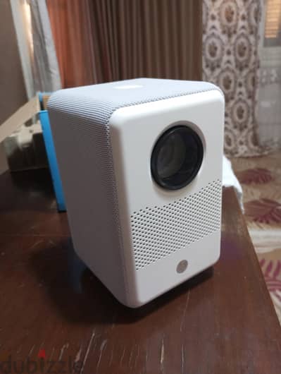 بروجكتر HP  جديد بشاشه ضخمه وجوده رائعه جدا 1080p