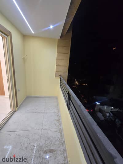 Apartment 145 meters Facade Center Third Floor