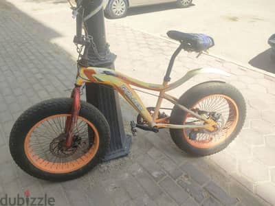 عجلة نيجر. دبابة تناسب ل ١٥ سنه