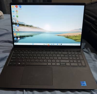 Dell Vostro 3520 في حالة ممتازة للبيع( عرض خيالي)
