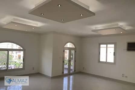 Unfurnished 200 sq m apartment for rent, complete with kitchen and air conditioning, in the Second Villas District of New Cairo