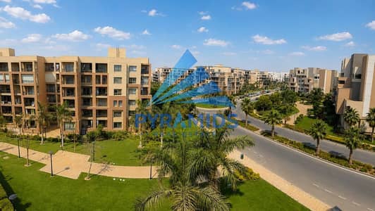 للبيع شقة مميزة بموقع راقٍ في مدينتي  فرصة قوية للسكن الراقي أو الاستثمار داخل واحدة من أفضل المراحل، بمساحة كبيرة وإطلالة مميزة على وايد جاردن وميدان