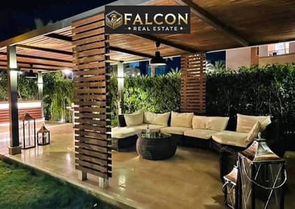 بخصم 50% فيلا 239م بفيو مفتوح علي club للبيع بالتقسيط علي 12 سنه بالقرب من مدينتي  و البروج و الباتيو لافيستا و بالقرب من طريق السويس