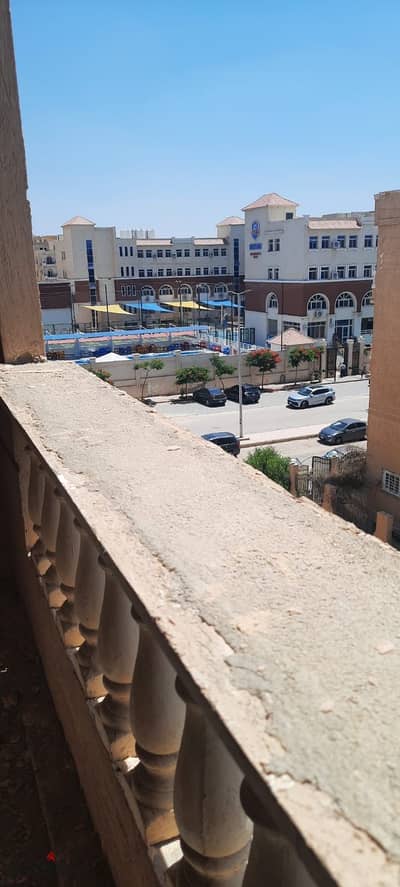 مدينة الشروق - المنطقة الثامنة عمارات- امام مدرسة هيليسنكي