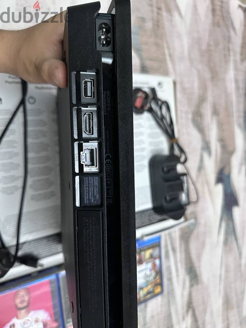 playstaion 4 slim 2