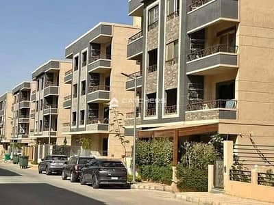 Receive your unit immediately at a very special price in the heart of New Cairo, minutes from the American University, with a discount for cash paymen