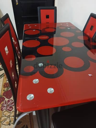 سفرة و٦ كراسي للبيع