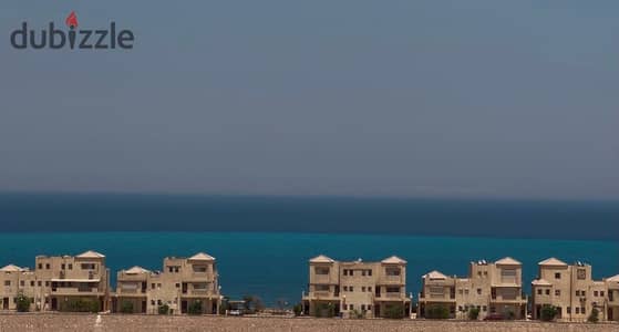 استثمر في العين السخنة  واستلم فوري شاليه 3 غرف للبيع  داخل قرية الايجارات شغاله طول السنه متشطبه بالكامل فيو علي البحر